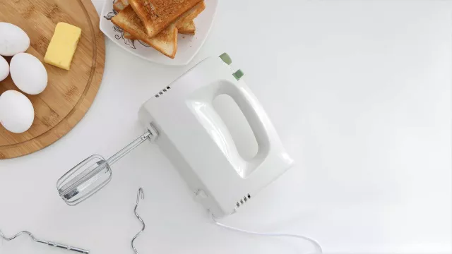 Electric hand mixer