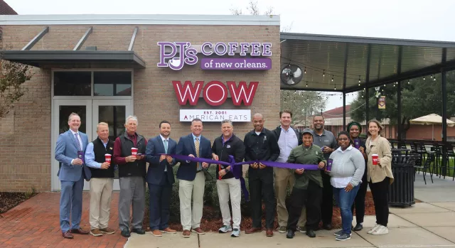 Aladdin Campus Dining ribbon cutting