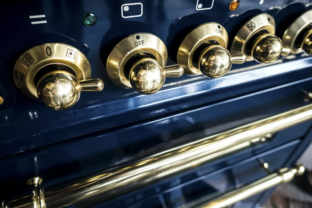 Close up of oven knobs